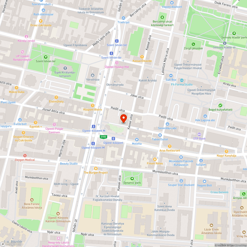 Méretes kátyú egy forgalmas parkolónál bejelentés helye