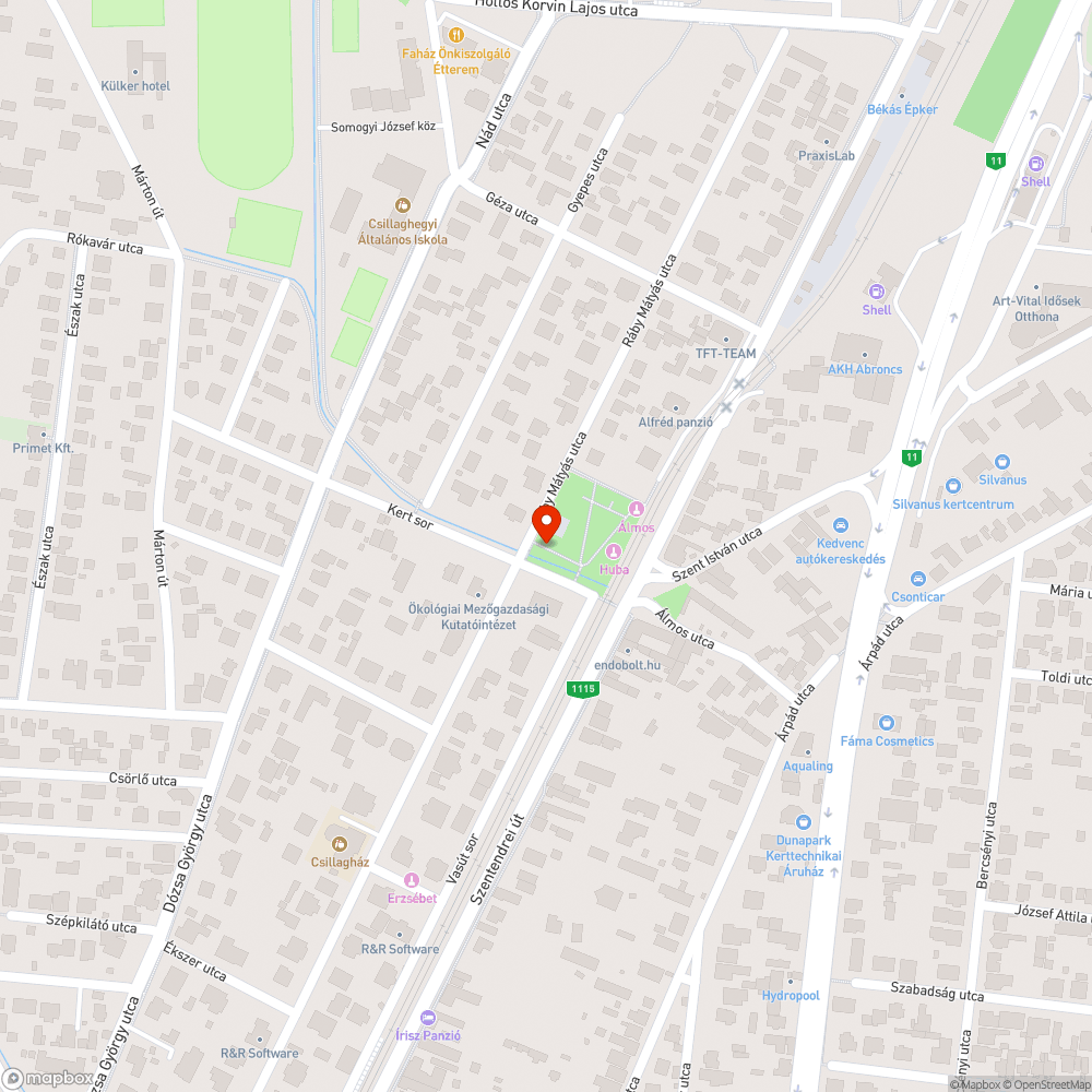 Csak kerékpárúton elérhető személyautós parkolóhelyek vannak kialakítva (és használva) bejelentés helye