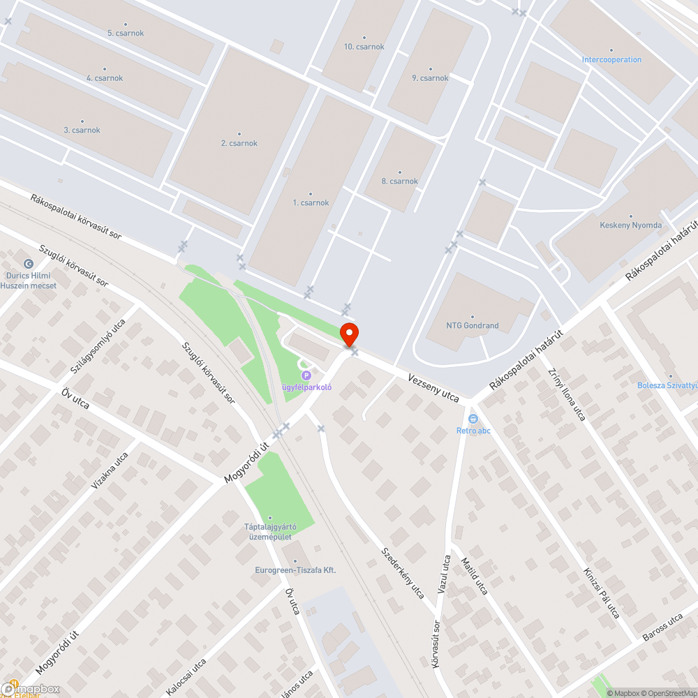 Sérült, a növényzet által benőtt iránytáblák bejelentés helye