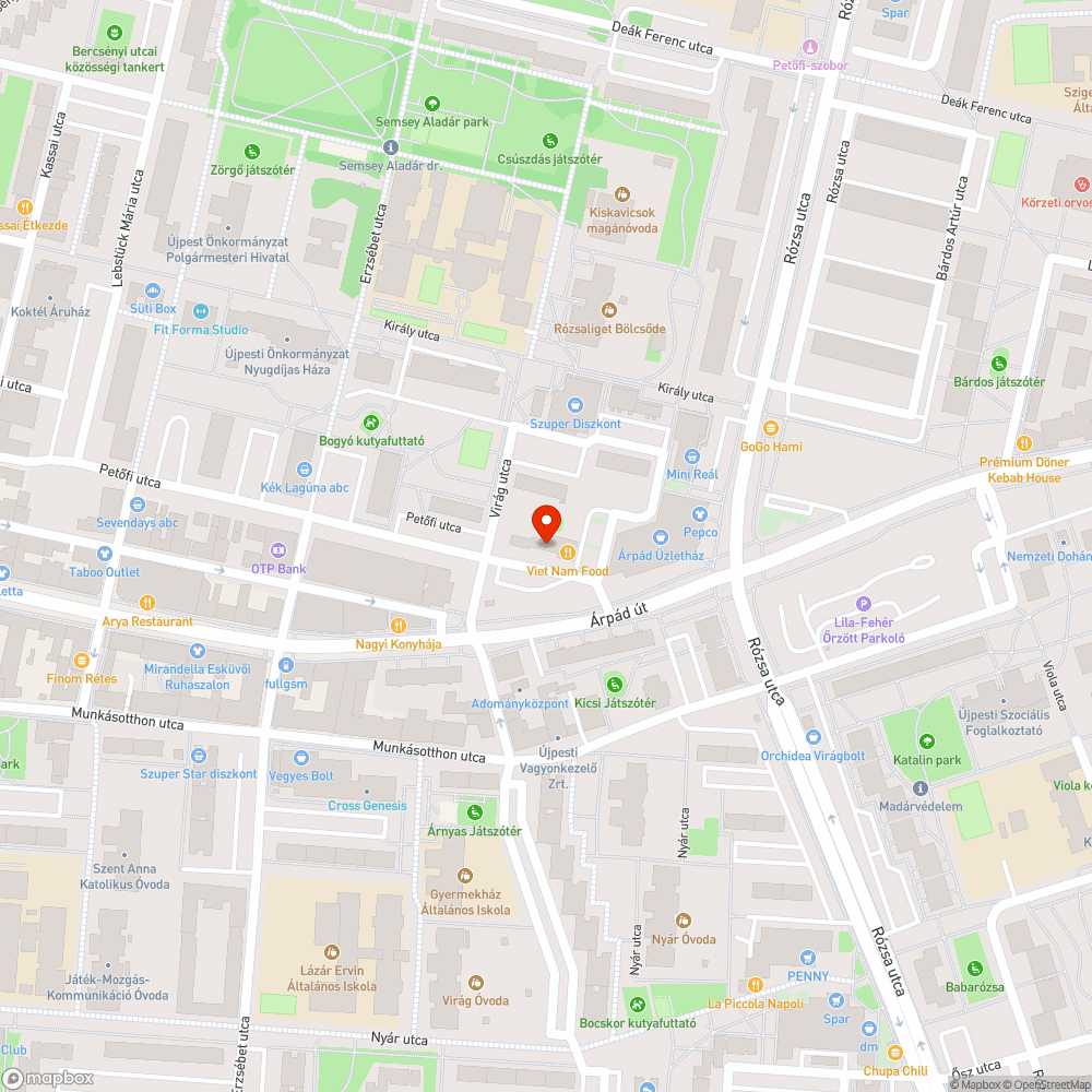 Petőfi tanya előtt a parkolóban szemét hegyek bejelentés helye