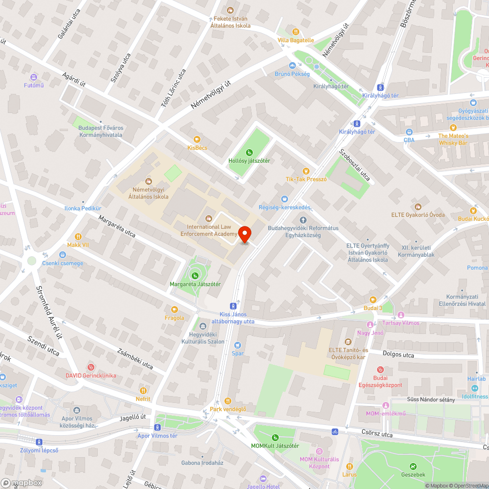 Műkő burkolaton a fák körüli tányérok szintkülönbsége. bejelentés helye