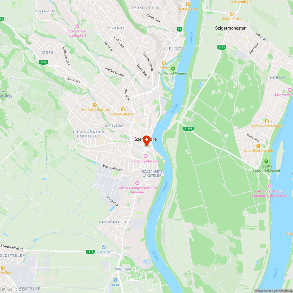 Széttört díszburkolati elem az Édeni Édességek Boltja előtt bejelentés helye