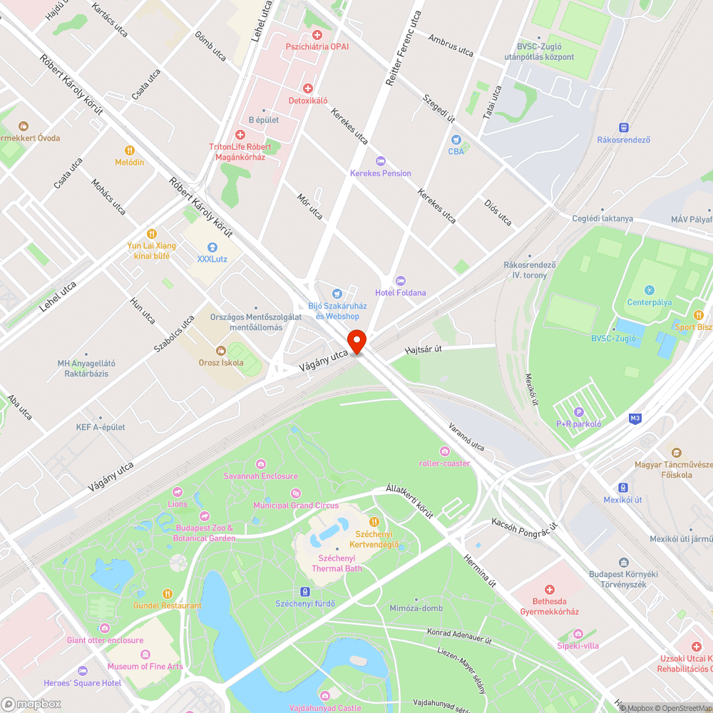 Kerékpárosok által használt úton rosszul elhelyezett tábla bejelentés helye