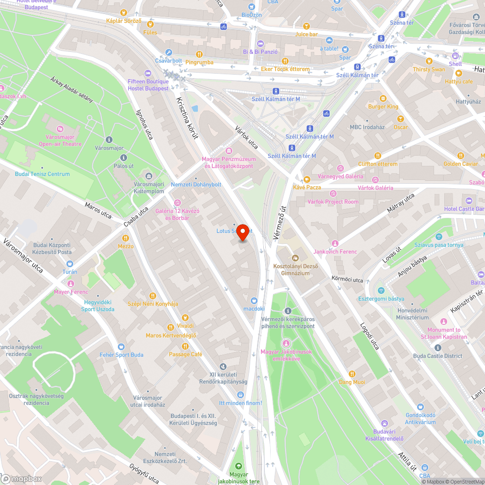 Egy teherautó elfoglalja a járdát bejelentés helye