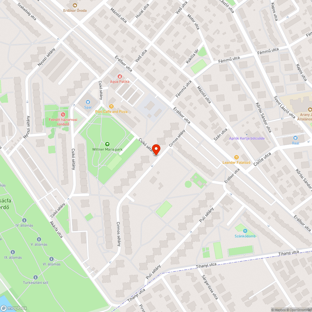 Rossz állapotban lévő hirdetőtábla bejelentés helye