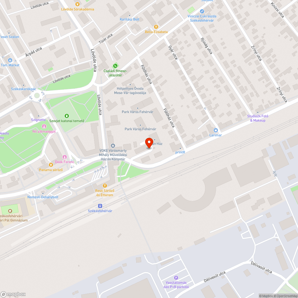 Mártírok köz bevezető útja gazos, szemetes bejelentés helye