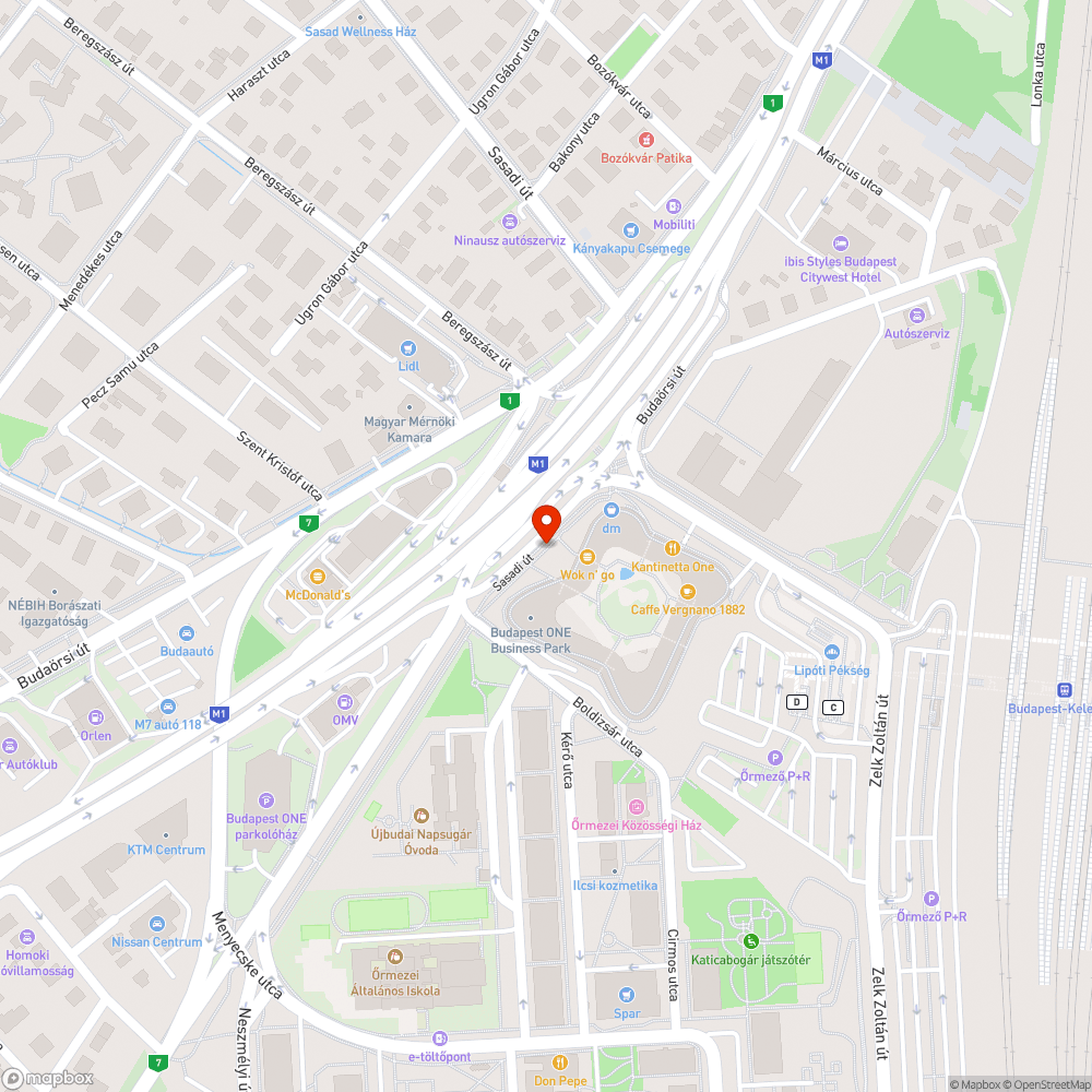 Túlcsorduló kukák a buszmegállókban a Budapest One előtt bejelentés helye