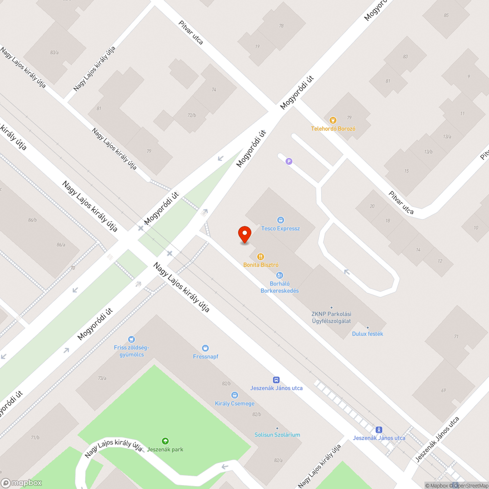 Összetett rendetlenség: hiányzó fa, sarjhajtások, burkolathiba bejelentés helye