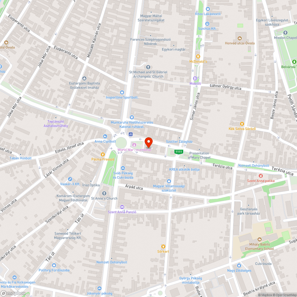 A Hősök Terén egy évek óta ott hagyott autó áll. bejelentés helye