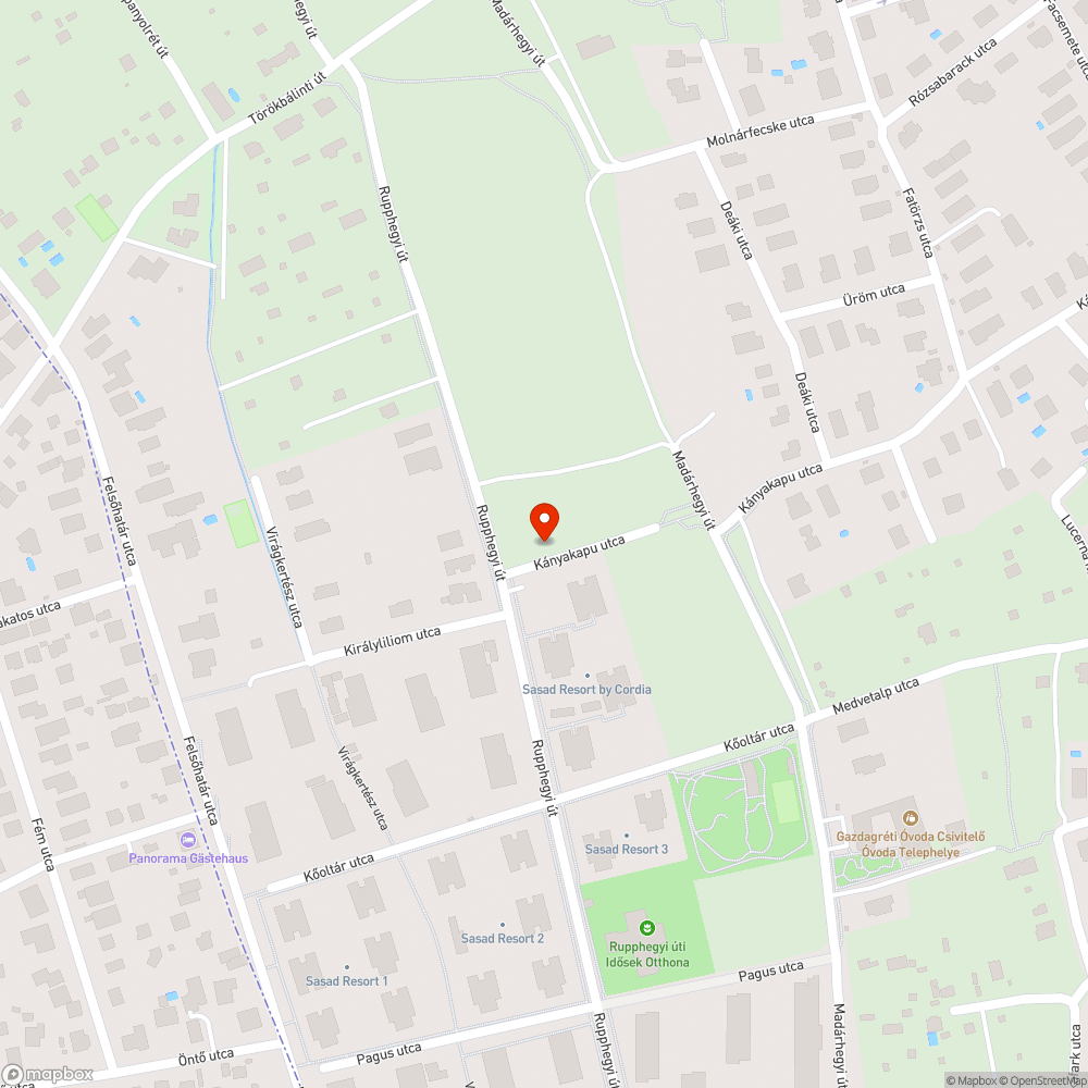 Rendszám nélküli jármű parkol hónapok óta bejelentés helye