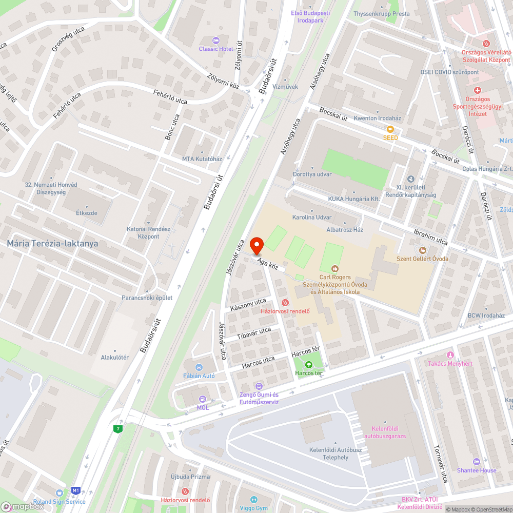 Lomtalanításkor kirakott és ott maradt gumiabroncsok iskola mellett bejelentés helye