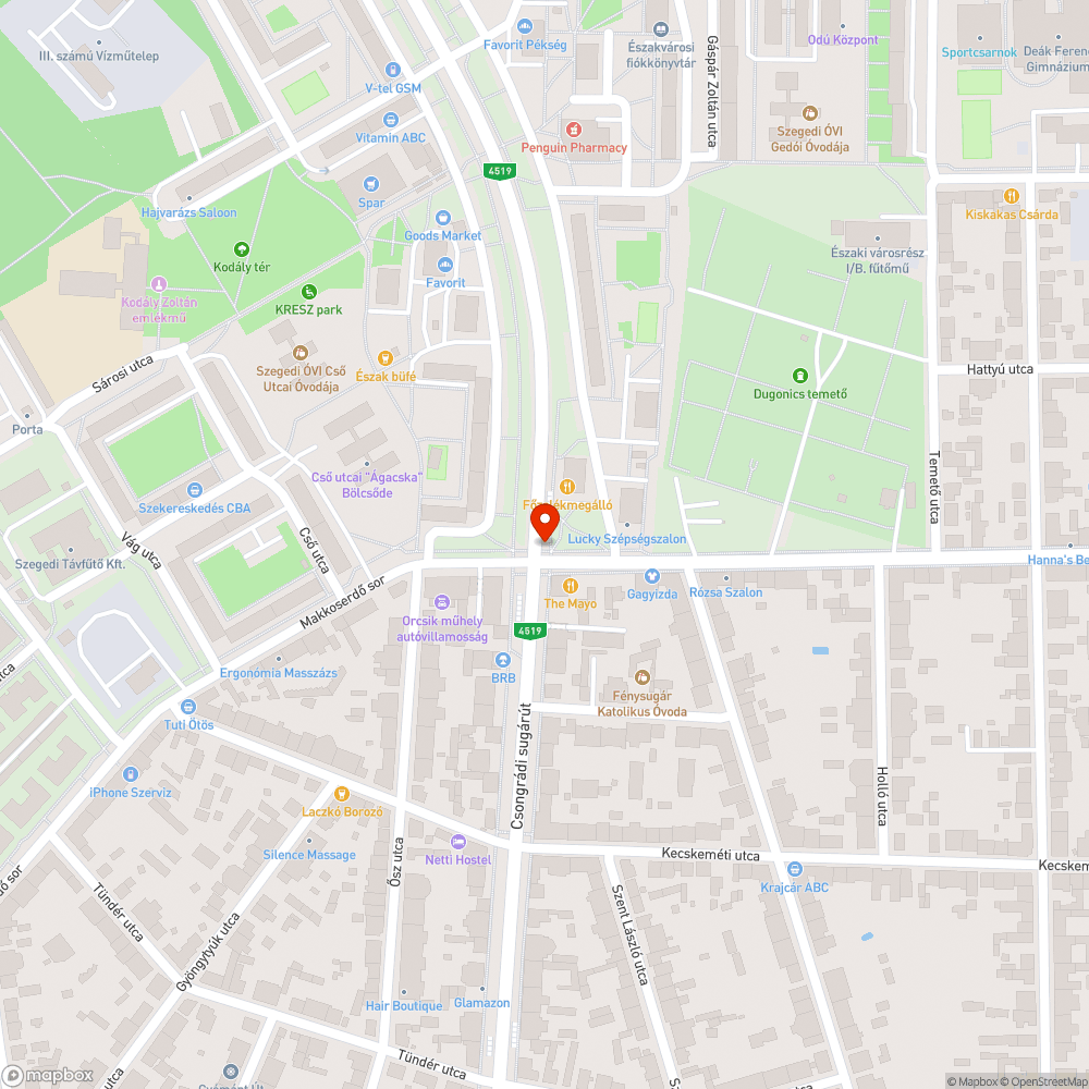 Éles, kiálló fém kábelcsatorna a buszmegállóban bejelentés helye