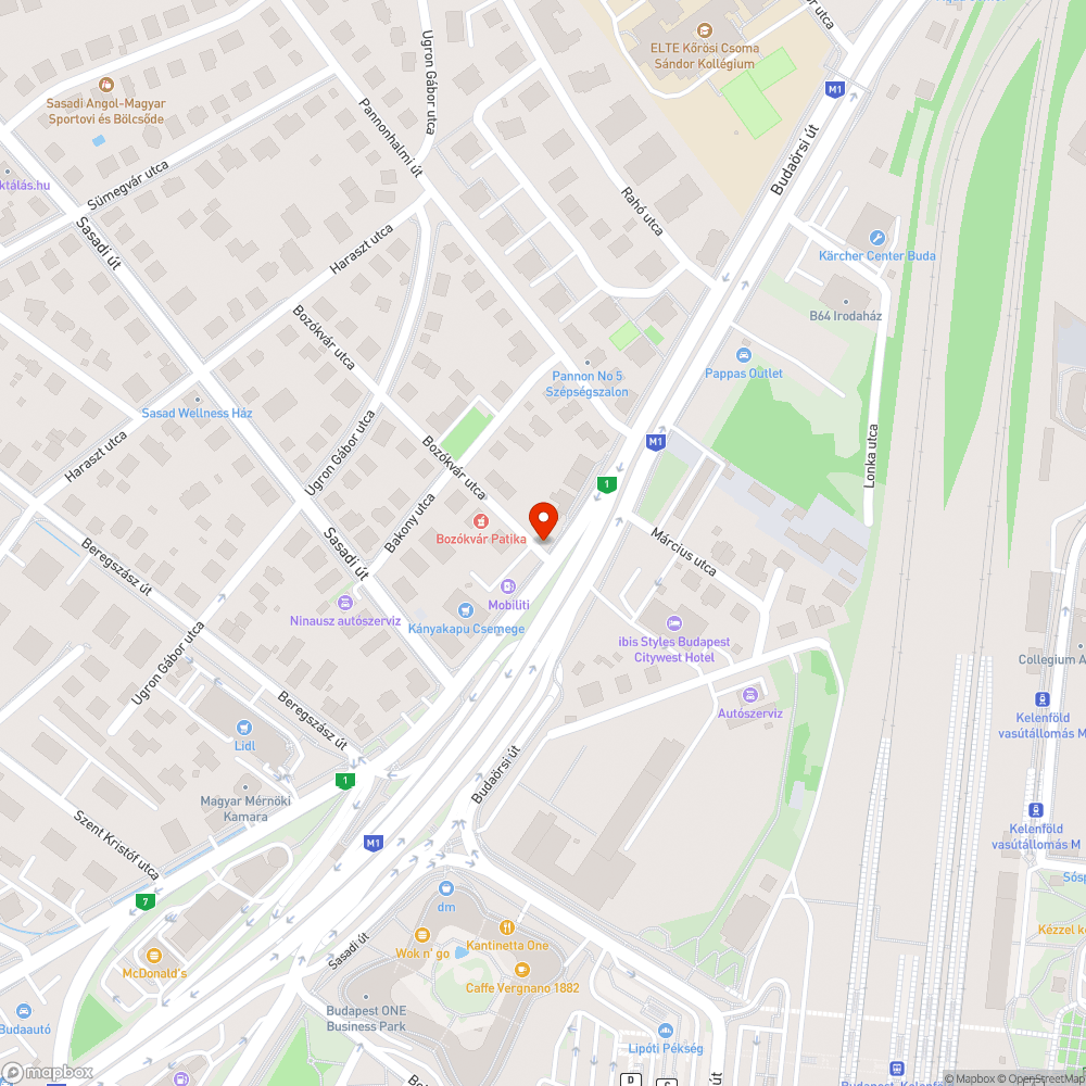 Balesetből törött autódarabok az úttesten Bozókvár utca bejelentés helye