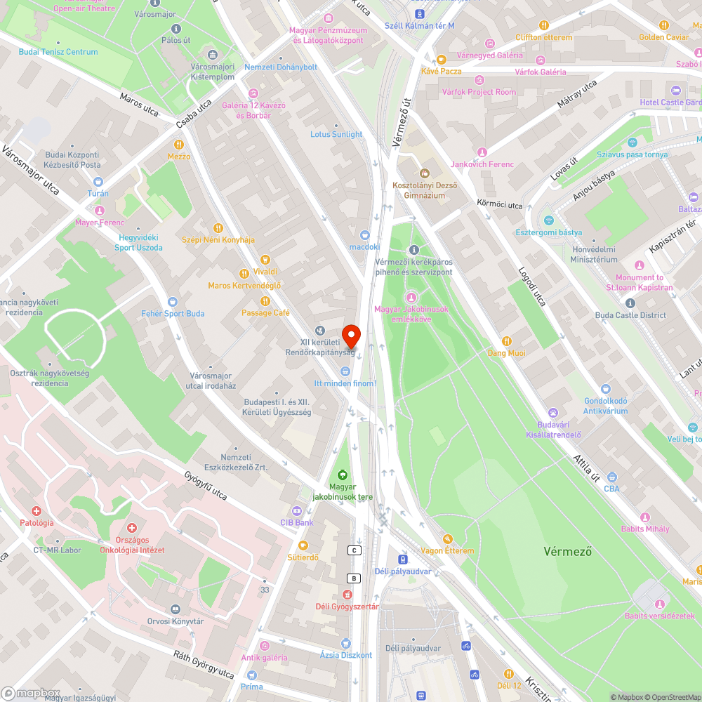 Kanyarodó sávba belógó parkolók bejelentés helye