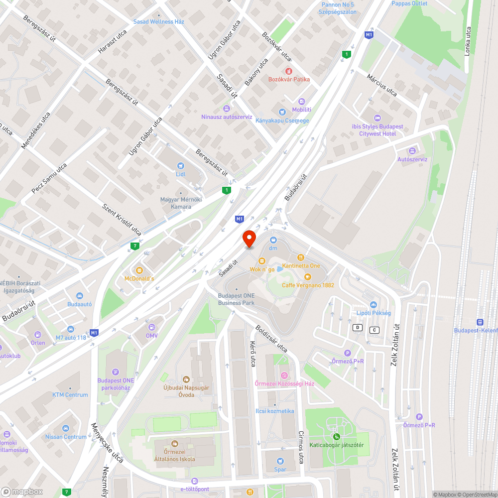 Túlcsorduló kukák a buszmegállókban a Budapest One előtt bejelentés helye