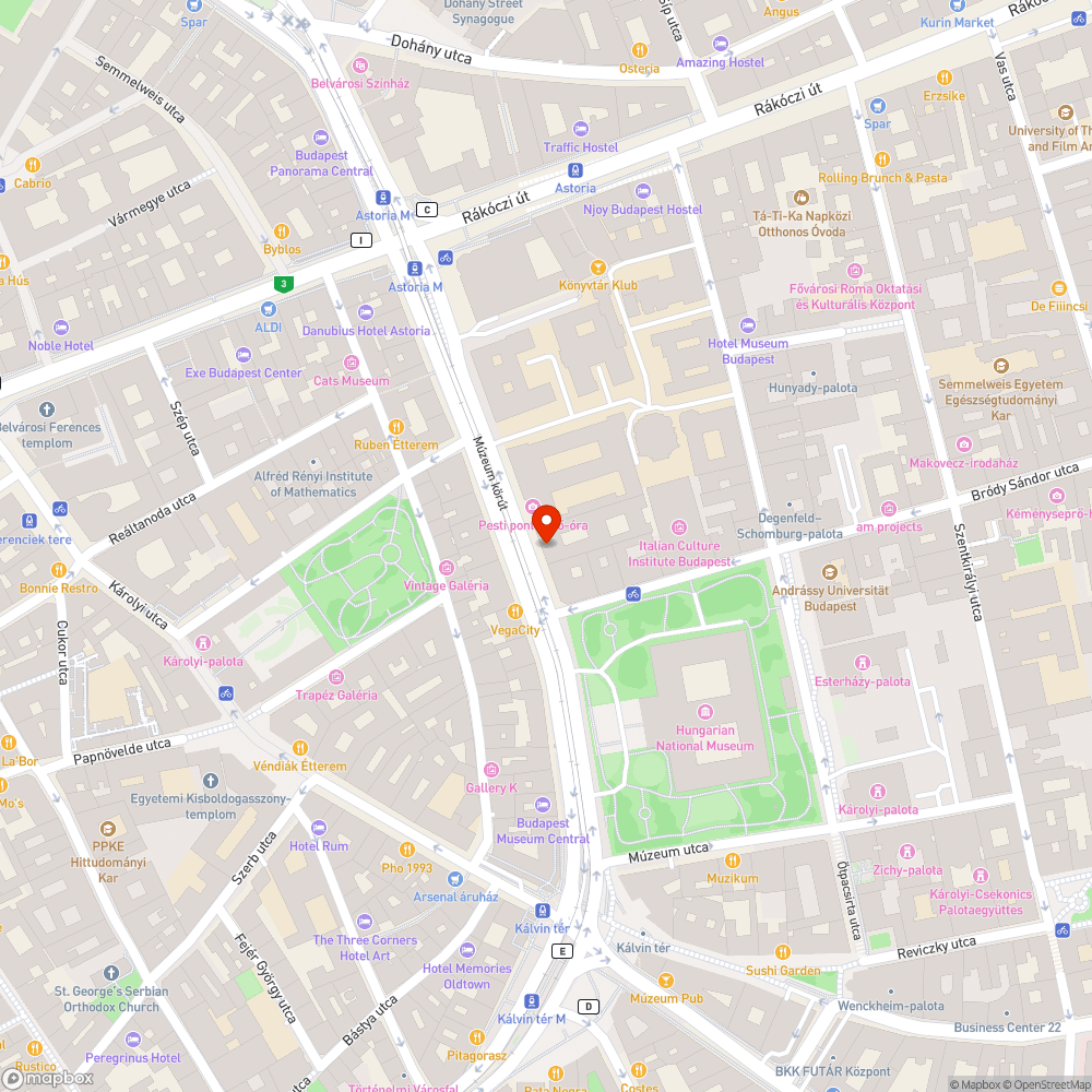 Múzeum krt. 10. Előtt szemét bejelentés helye