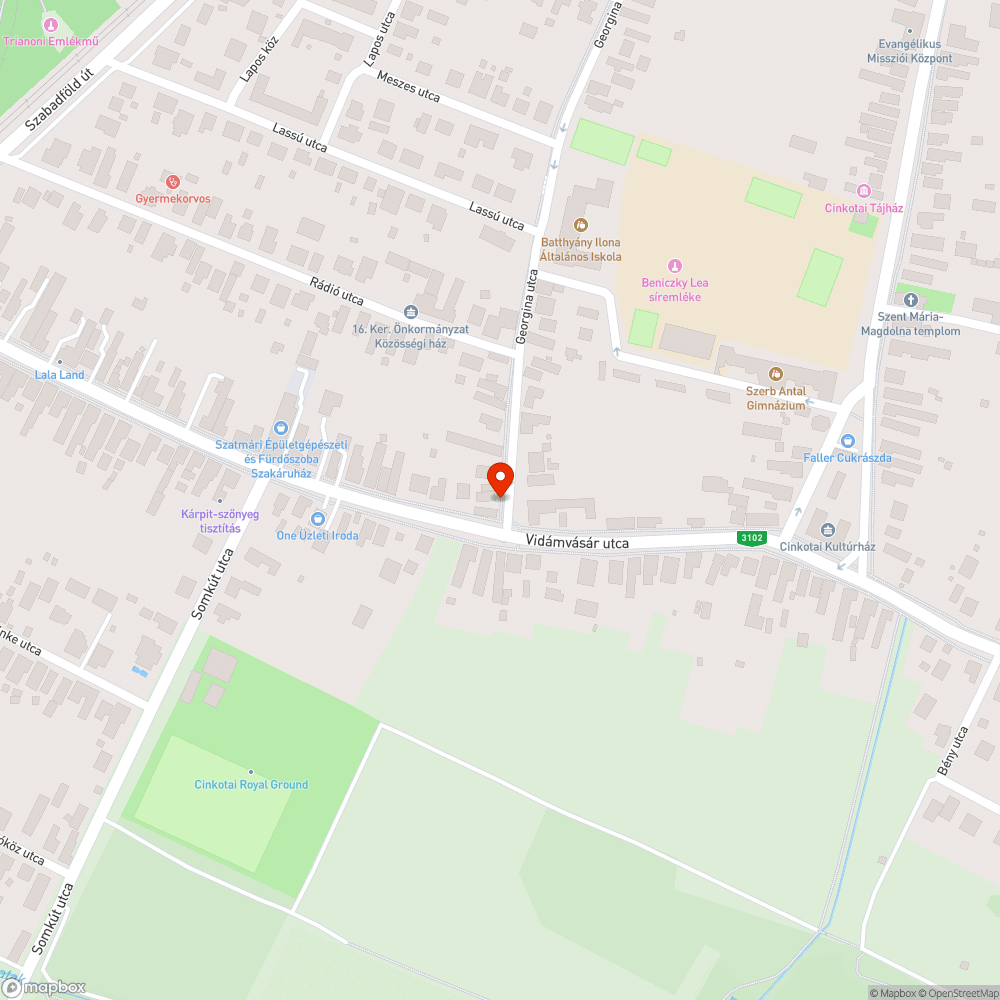 Régi oszlop beton gyámja a járda közepén bejelentés helye