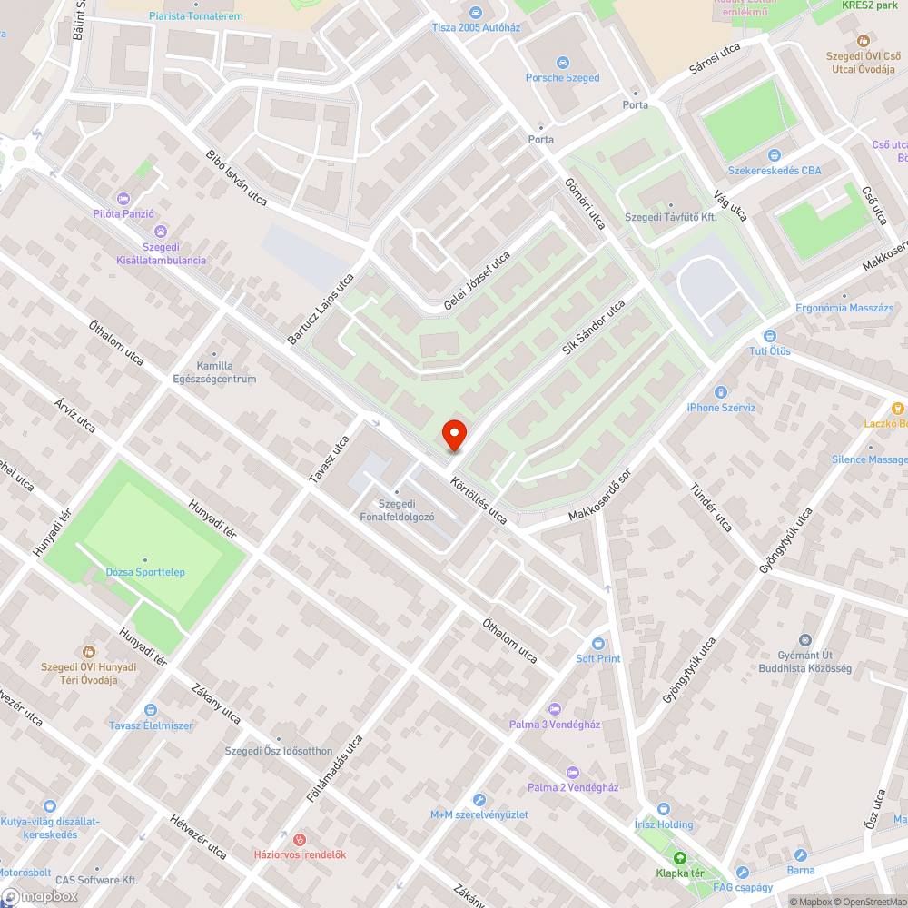 Megdőlt táblaoszlop, elgörbült táblával - Körtöltés utca - Sík Sándor utca sarka bejelentés helye