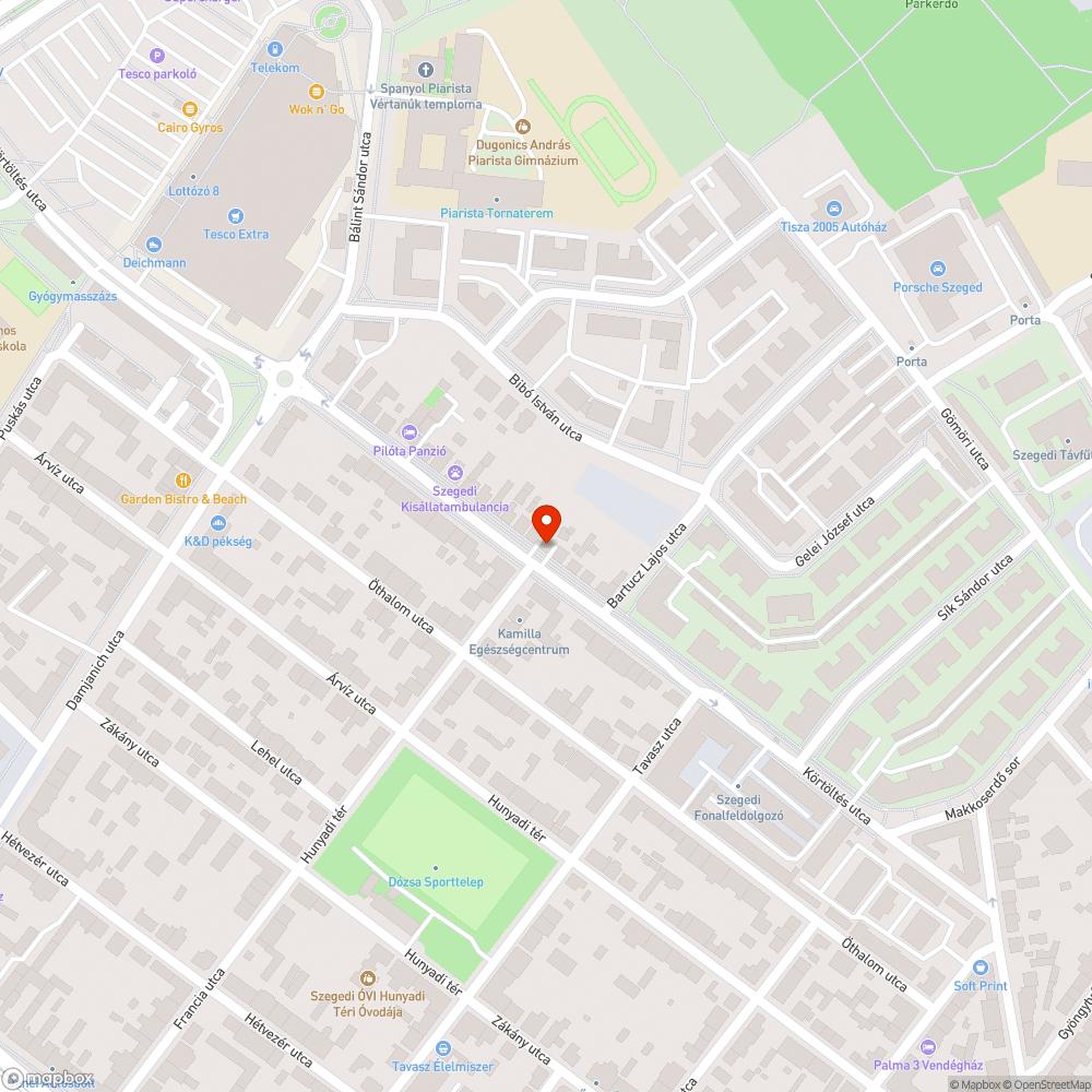 Beton szegélykövek a zöldövezetben - Körtöltés utca bejelentés helye