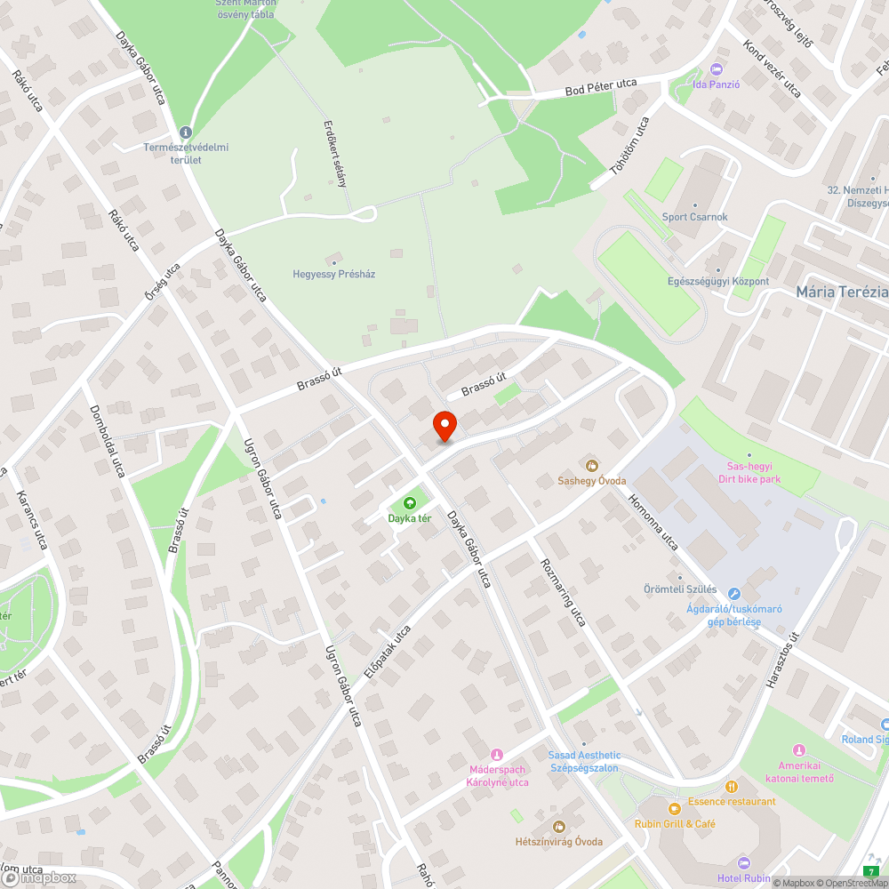 Járdán parkoló autók a Brassó úton bejelentés helye