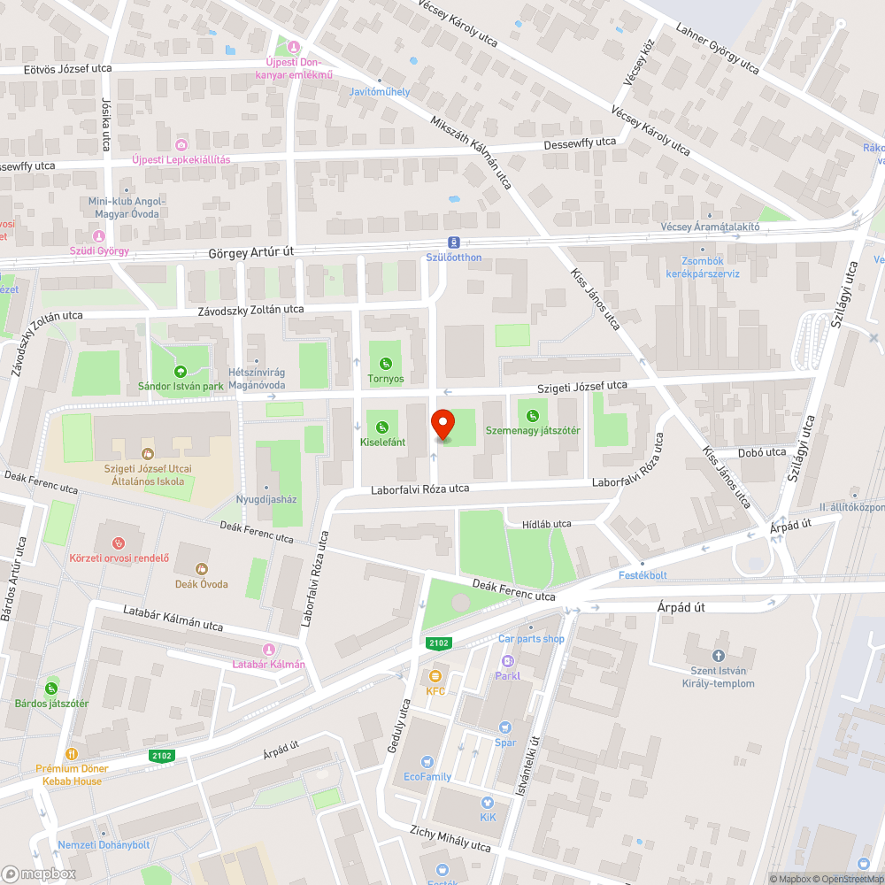 A vadonatúj kondiparkban autók parkolnak bejelentés helye