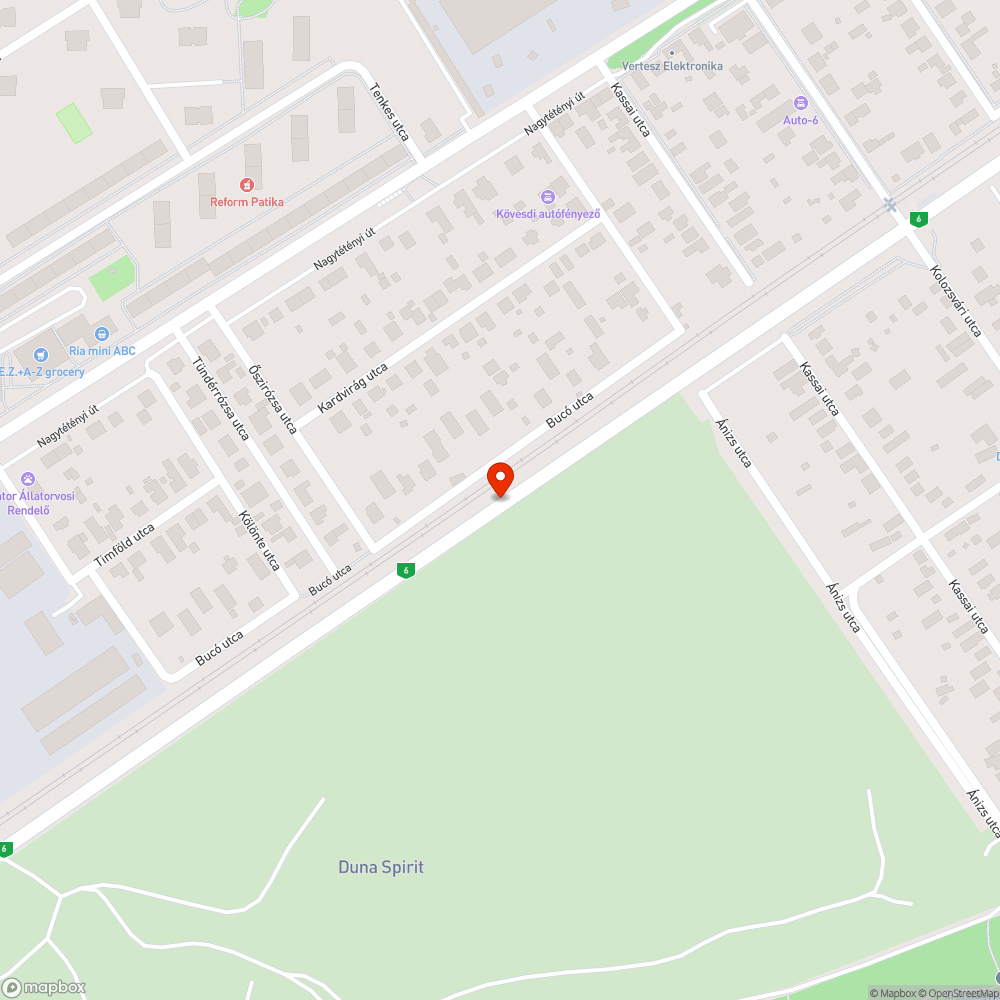 Nagyon elavult tájékoztató tábla a 6-os úton bejelentés helye