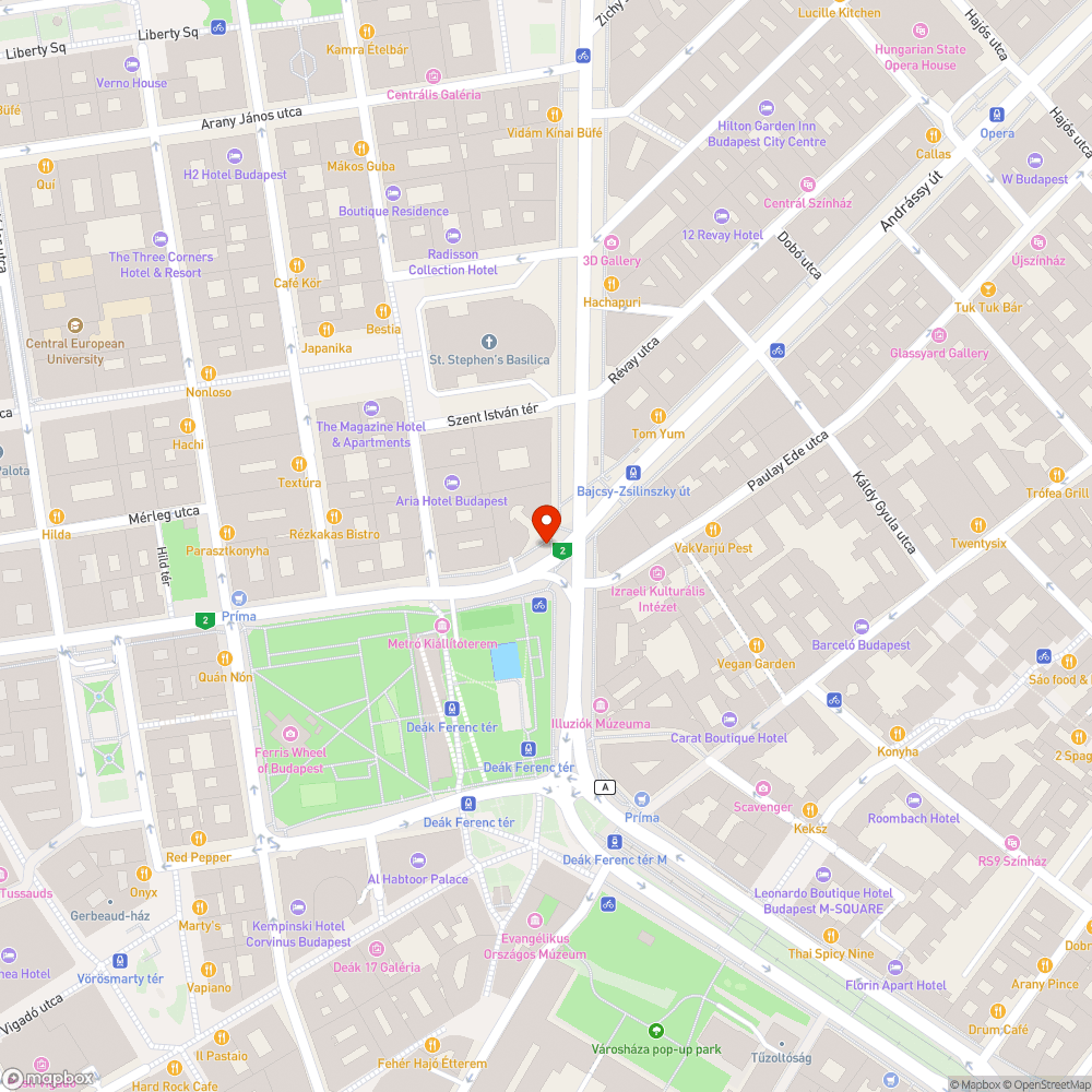 Széttört kőpoller és aszfaltdarabok. bejelentés helye