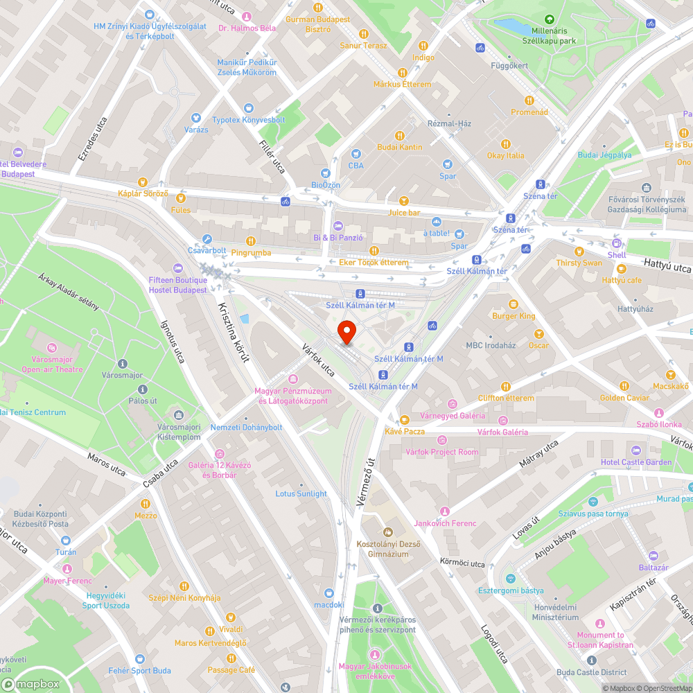 Összetört üvegtábla a Széll Kálmán téren bejelentés helye