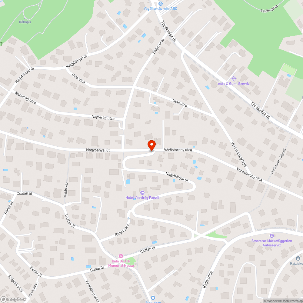 Fára szögezett tábla bejelentés helye