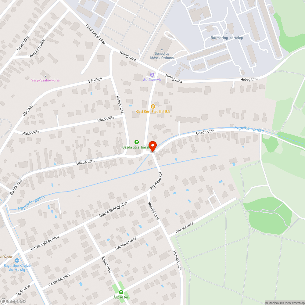 Összefüggő olajfolt az úttesten bejelentés helye