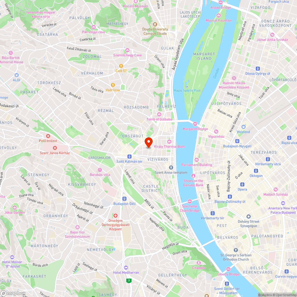 Környezetét is szennyező parkoló bejelentés helye