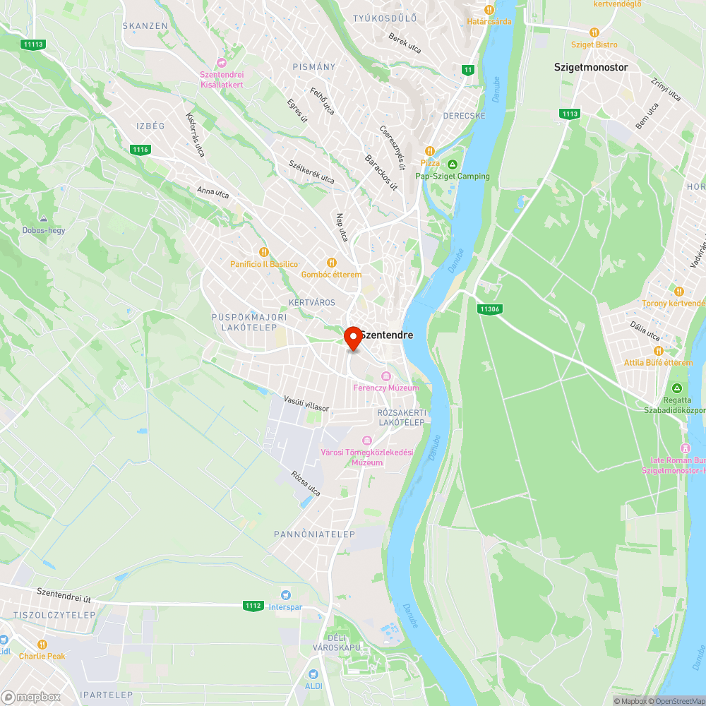 Méretes kátyú a nagyparkoló bejáratánál bejelentés helye