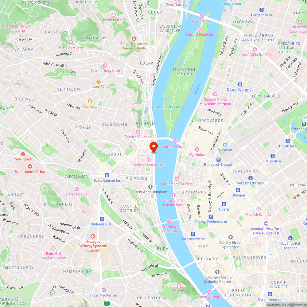 Megdőlt, laza korlát a fonódón bejelentés helye