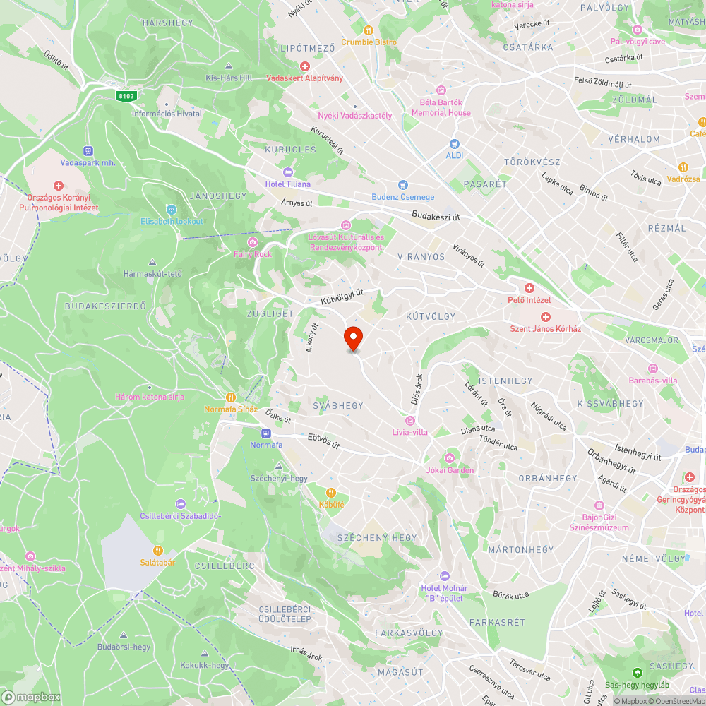 Beszakadt aknafedél a járdán, veszélyes bejelentés helye