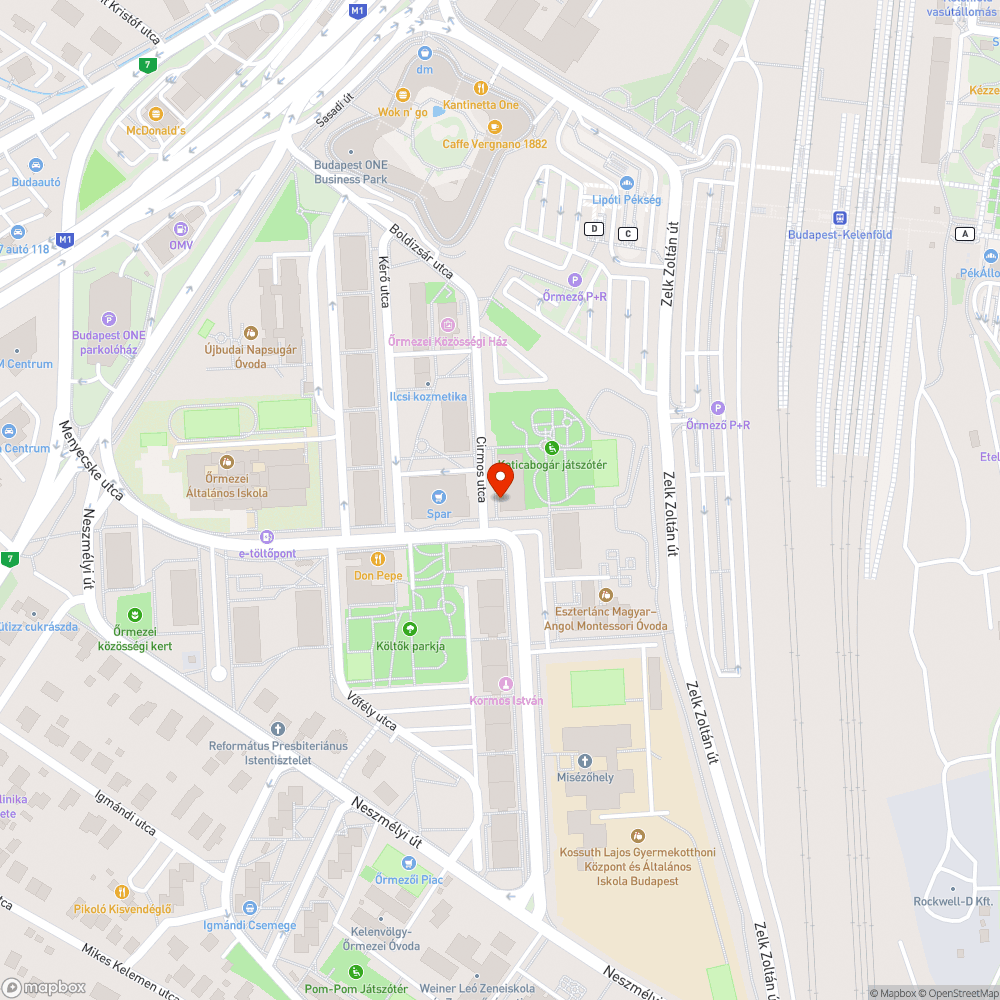 Felszántott park és füves rész a járda mellett bejelentés helye