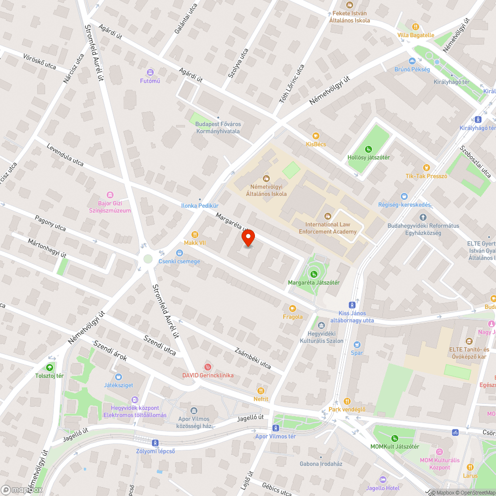 Lyuk a kerítés mellett bejelentés helye