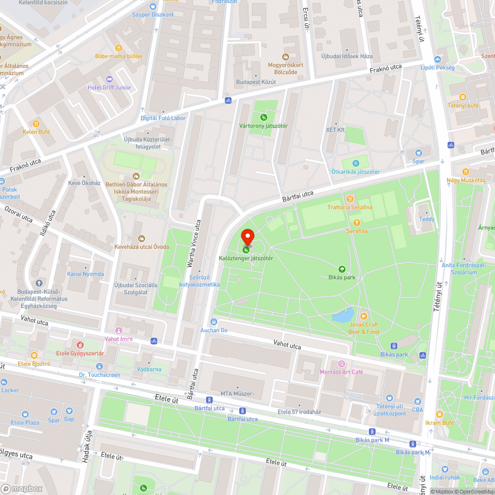 Bikás/kalóz játszótér kapuján reklámok bejelentés helye