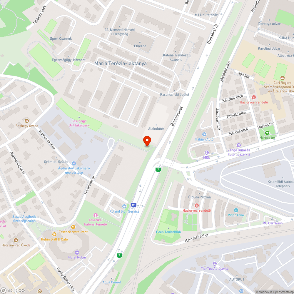 Balassi kollégium kerítésén reklám molinó bejelentés helye