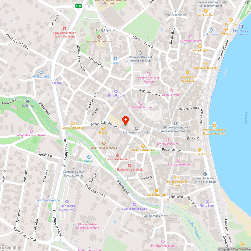 Intézmény tekintélyét romboló, zászlószerű kellékek a Szentendrei Járási Ügyészség bejárata felett bejelentés helye