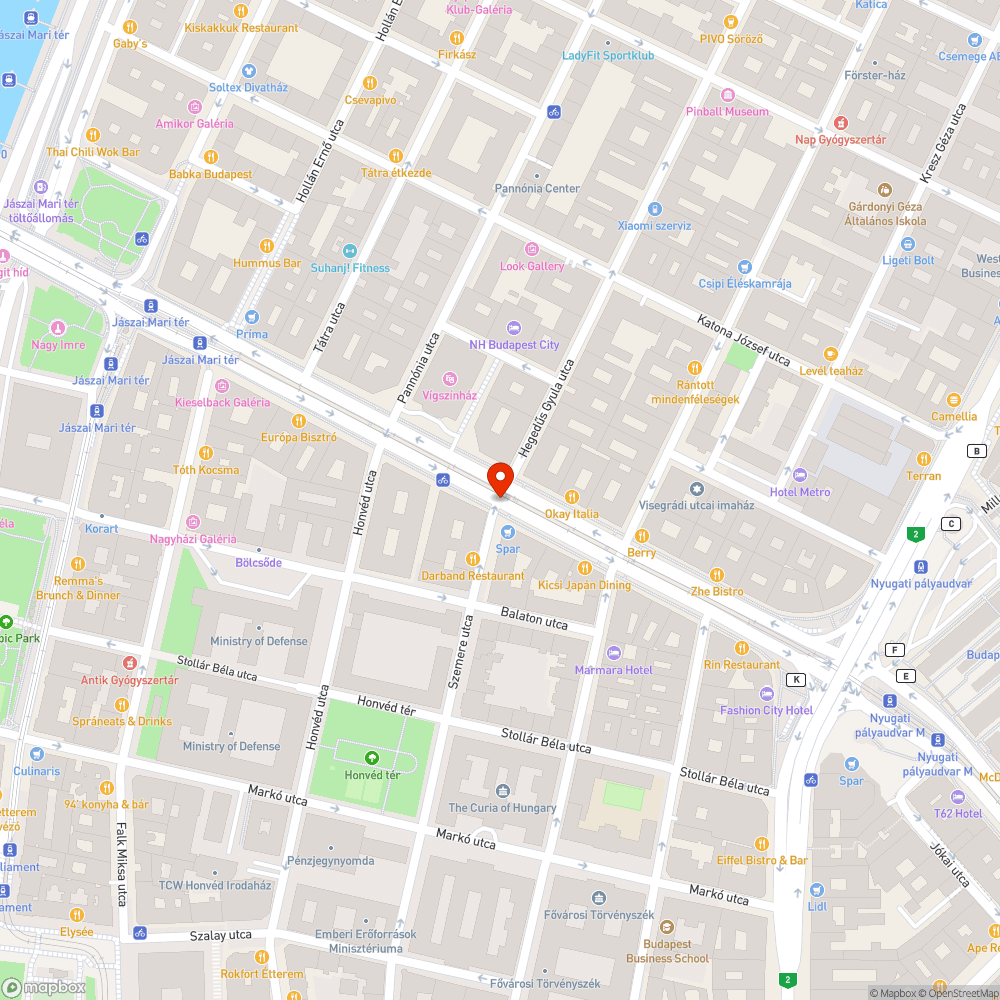 Kidőlés határán lévő forgalomirányító lámpla. bejelentés helye