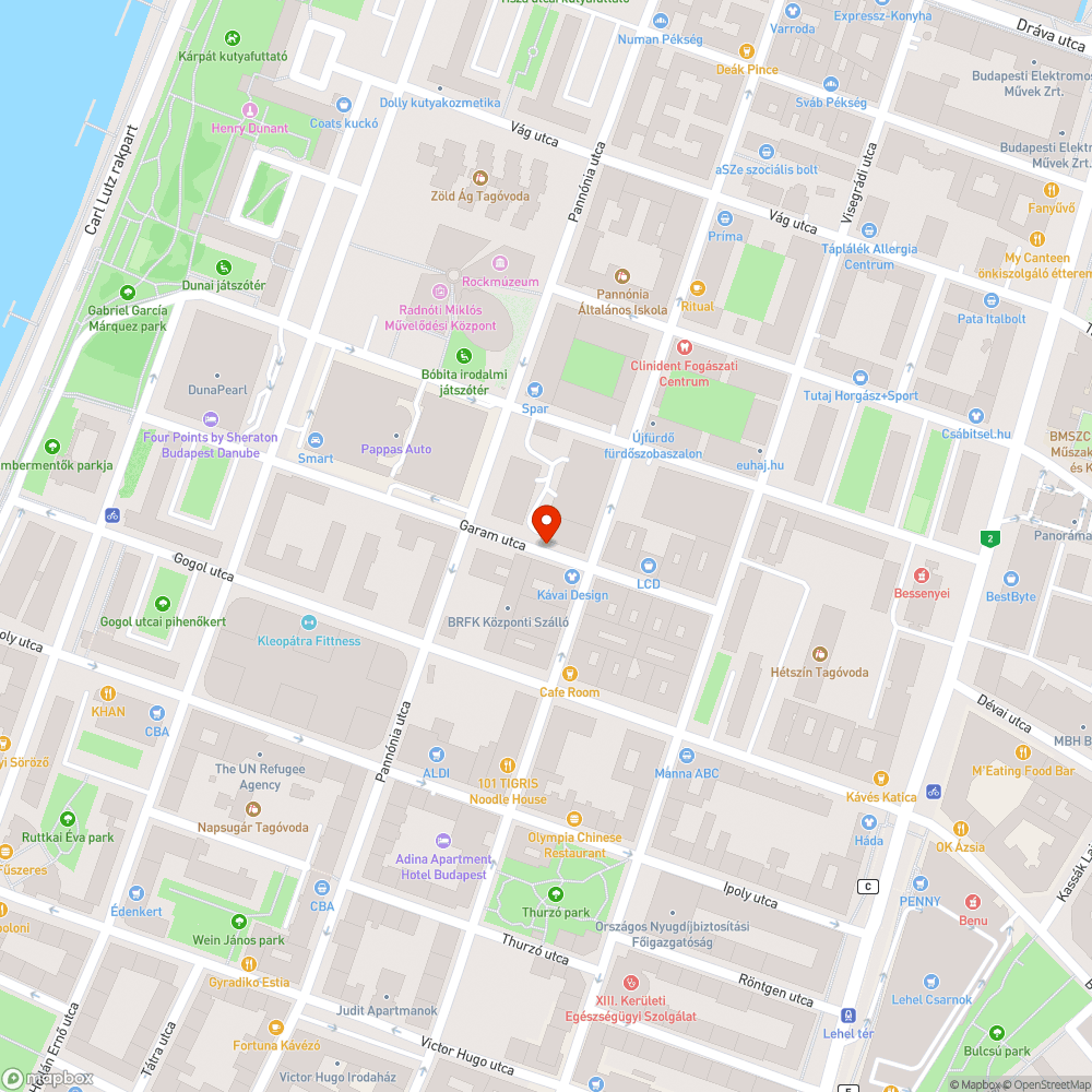 Szeméthalom az üzlethelyiség bejáratában bejelentés helye