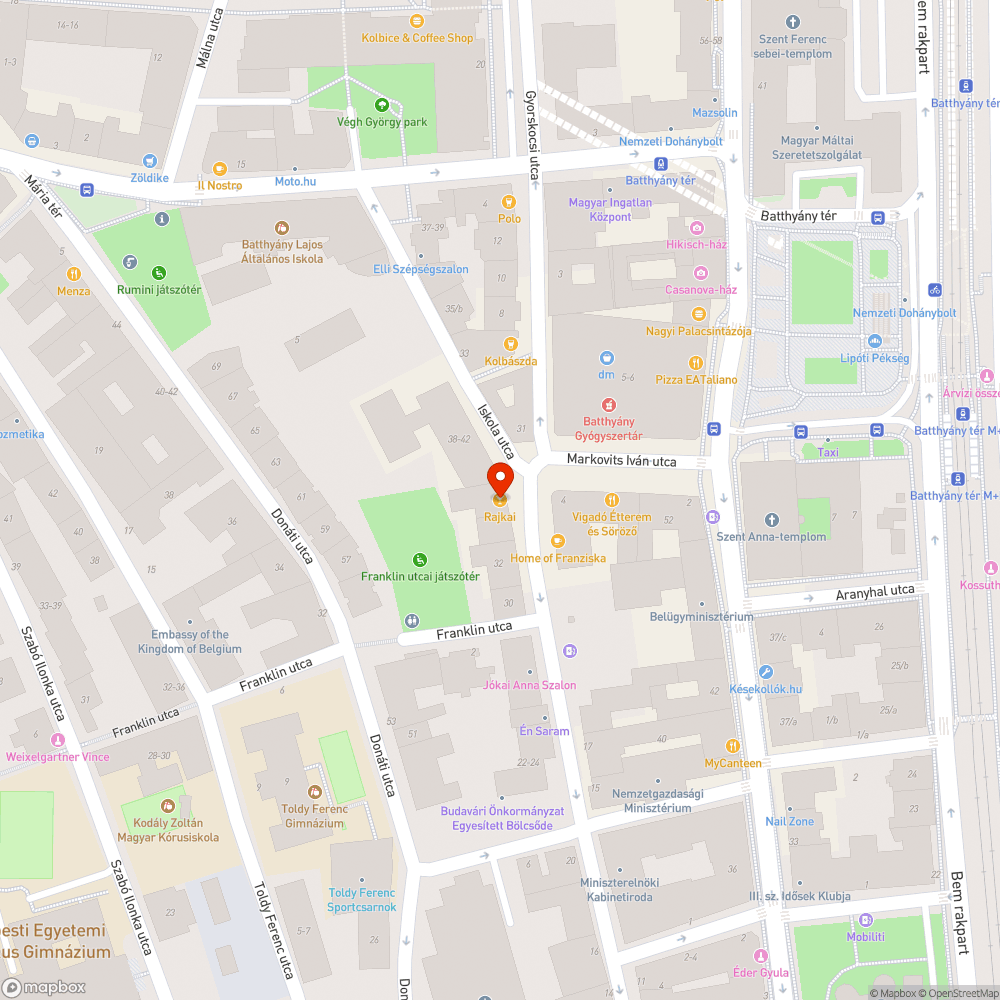 Járdán található besüllyedt aknafedél bejelentés helye