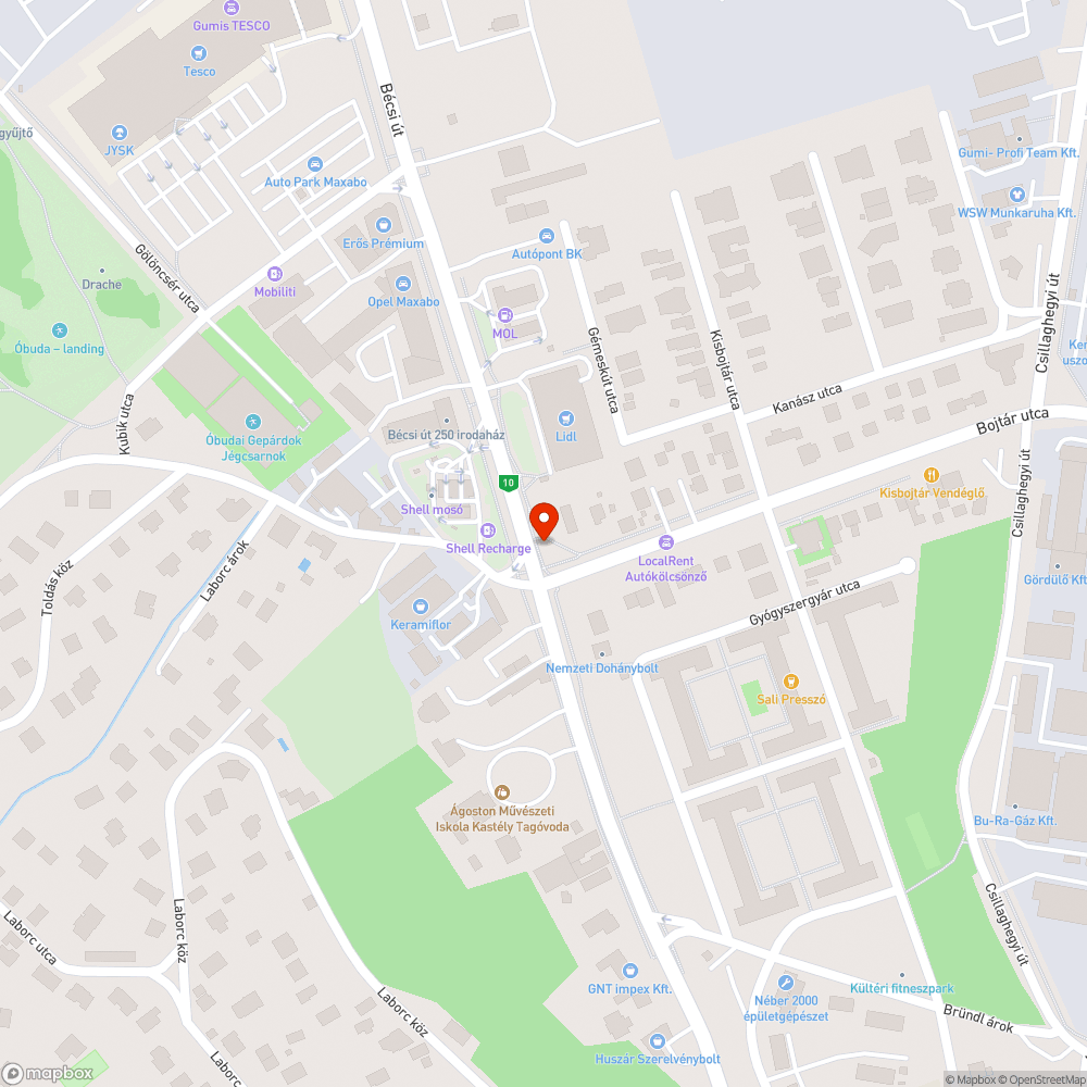 Hatalmas lóürülék-kupacok a Bécsi úti járdán, évek óta rendszeresen bejelentés helye