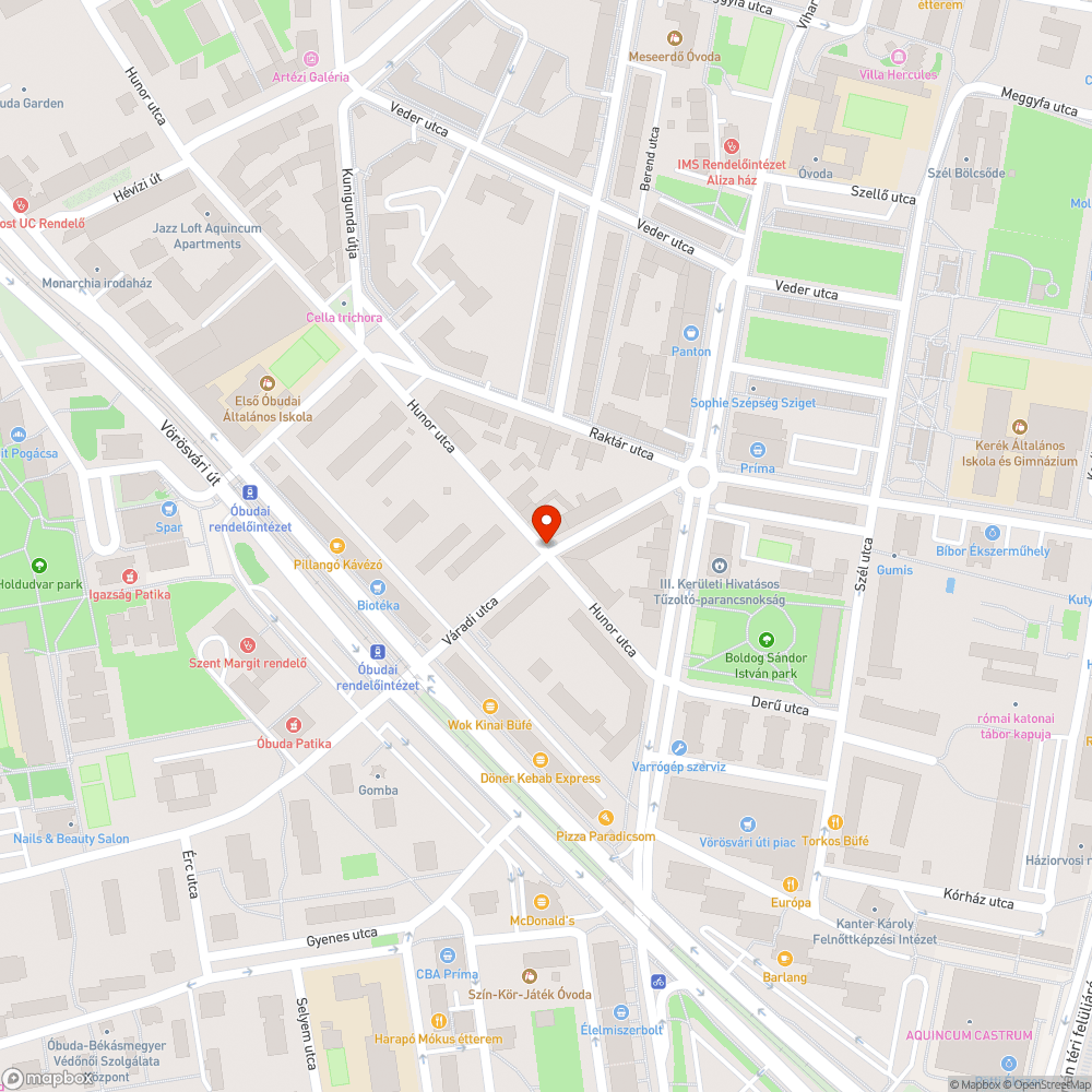 Megdőlt hirdetőtábla oszlop bejelentés helye