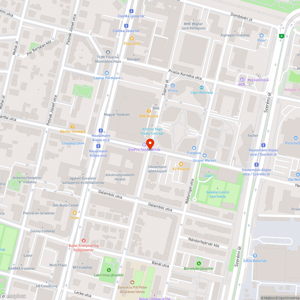 Az autók a járda 100%-át elfoglalják bejelentés helye