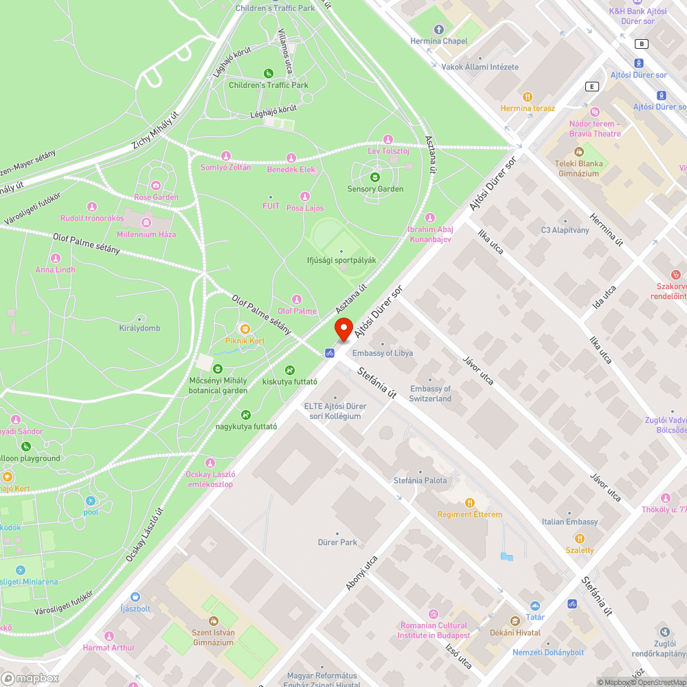 nem látszik a jelzőlámpa, ezért átmennek az autók a piroson bejelentés helye