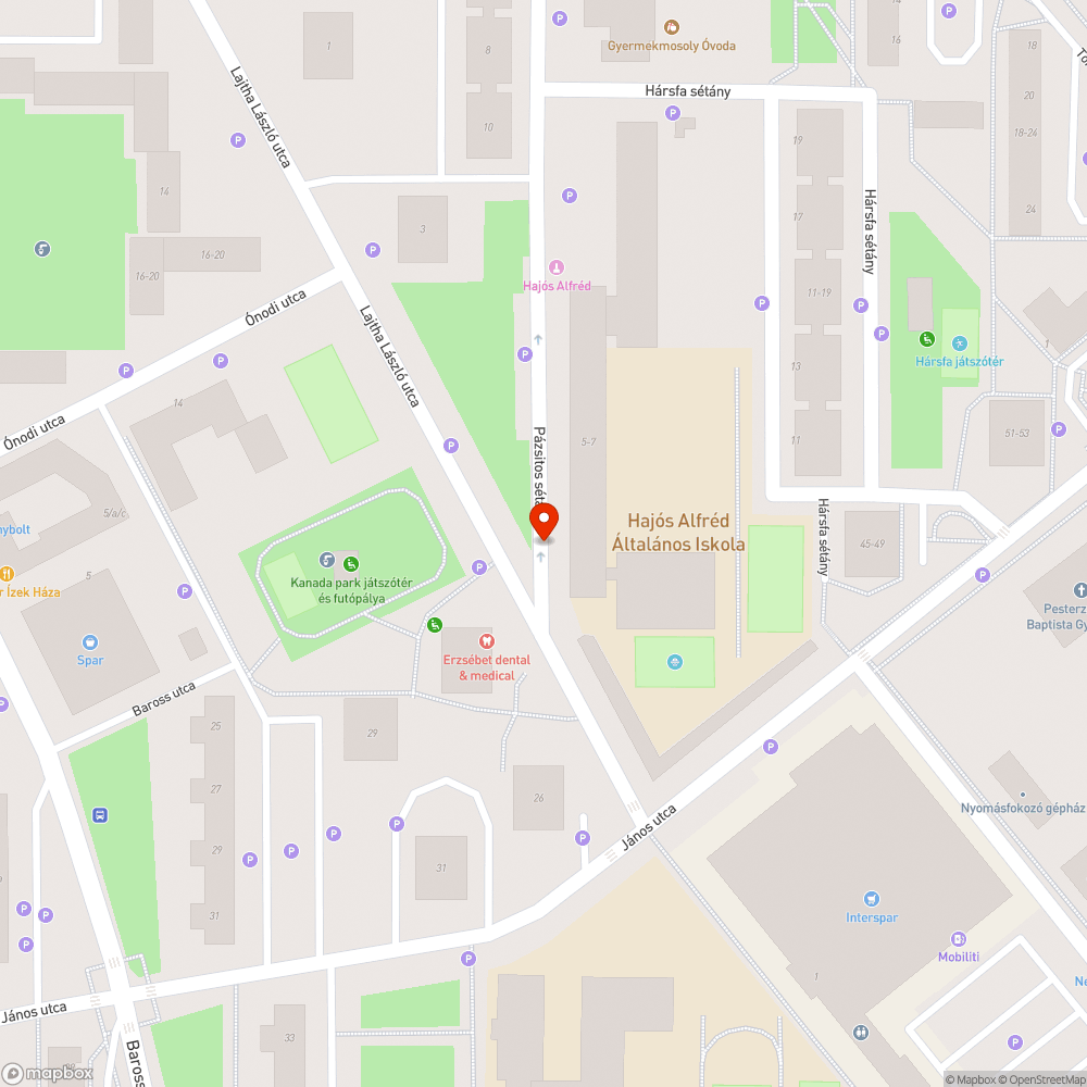 Lekonyult KRESZ-tábla a Pázsitos sétány elején bejelentés helye