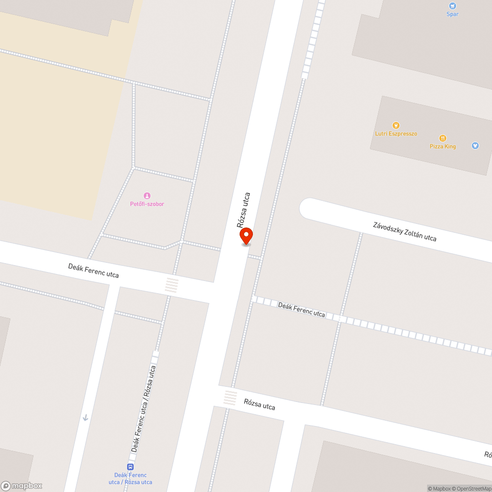 Kátyú a felújított útszakasz szélén bejelentés helye