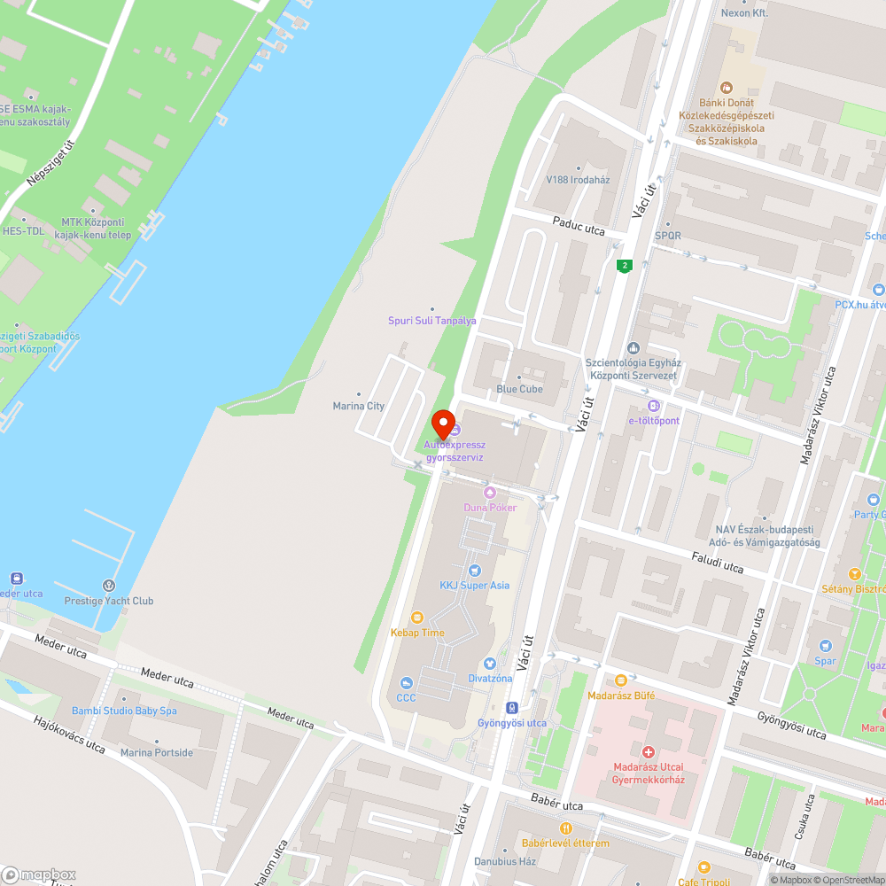 STOP előjelző tábla, de közben a helyszínen "csak" elsőbbségadás kötelező" tábla van bejelentés helye