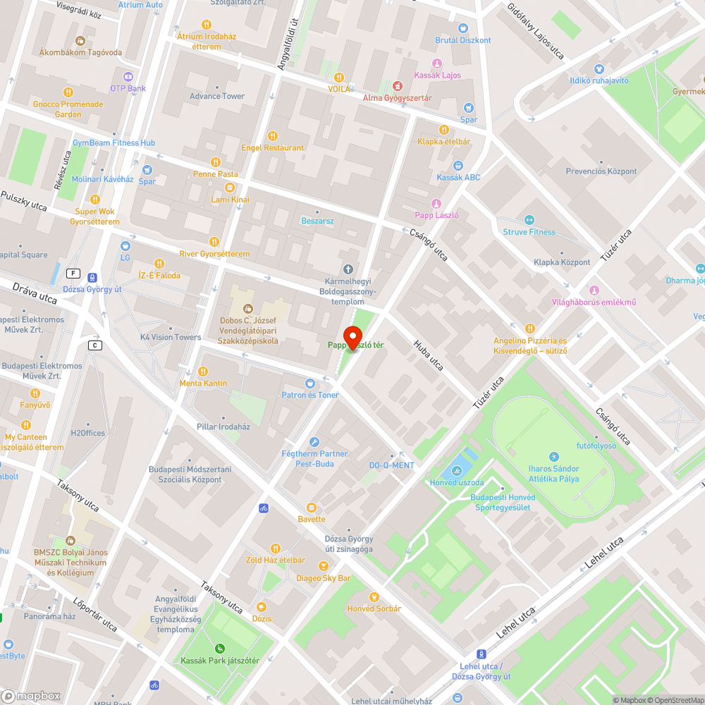 Kassák Lajos utcán több elhagyott jármű áll bejelentés helye